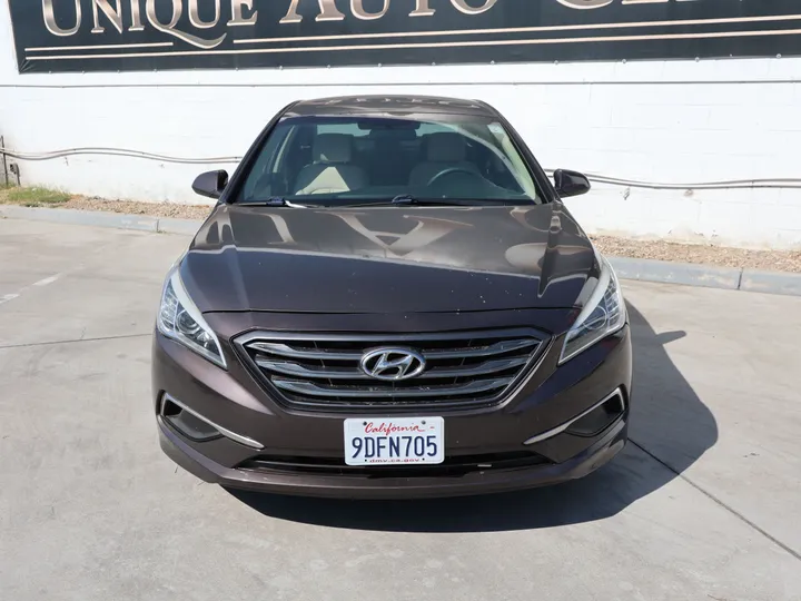 BROWN, 2017 HYUNDAI SONATA Image 2