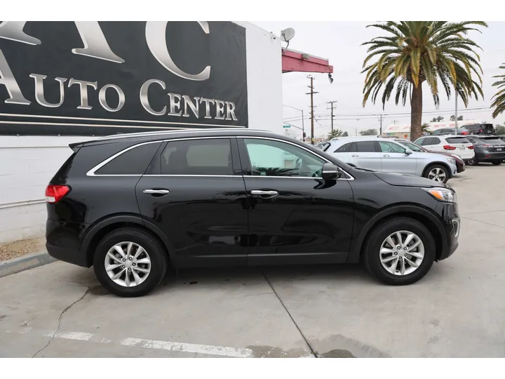 BLACK, 2016 KIA SORENTO Image 4