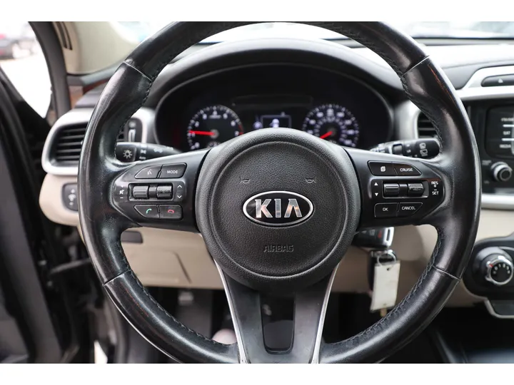BLACK, 2016 KIA SORENTO Image 10