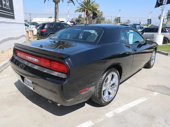 BLACK, 2013 DODGE CHALLENGER Image 4