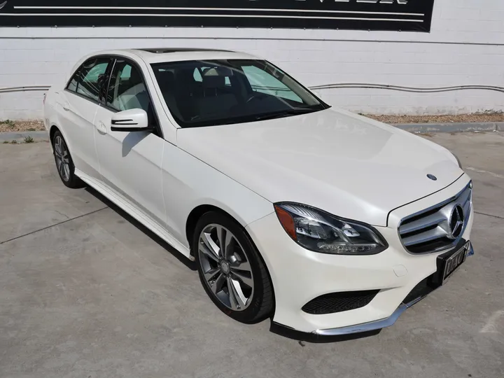 WHITE, 2015 MERCEDES-BENZ E-CLASS Image 3