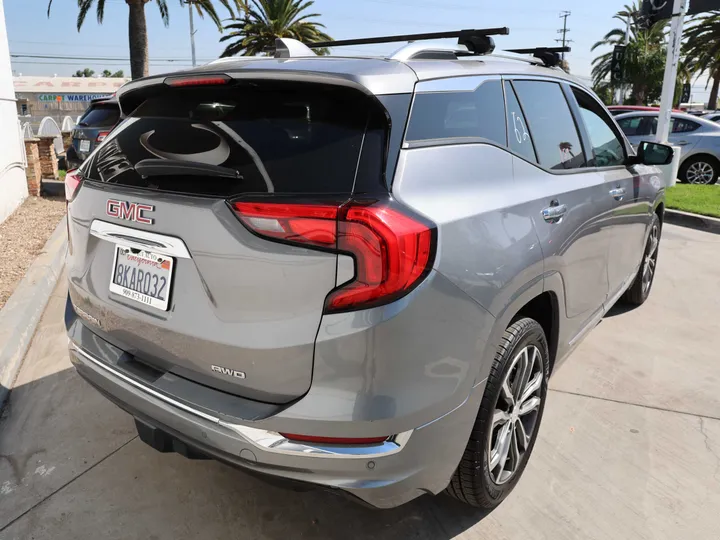 GRAY, 2018 GMC TERRAIN Image 4