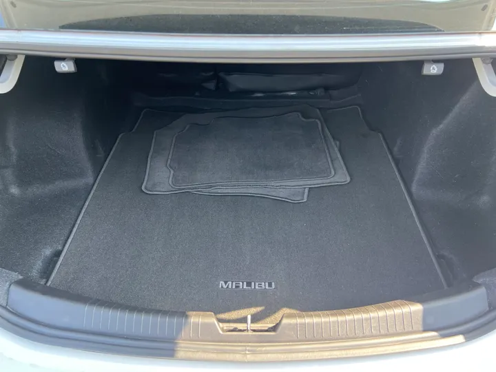 WHITE, 2016 CHEVROLET MALIBU Image 21