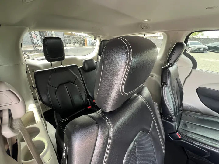 BLACK, 2022 CHRYSLER PACIFICA Image 9