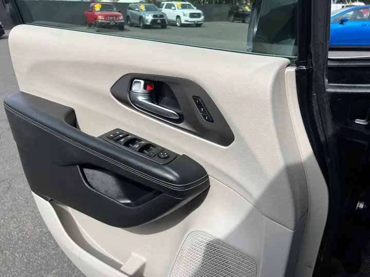 BLACK, 2022 CHRYSLER PACIFICA Image 20