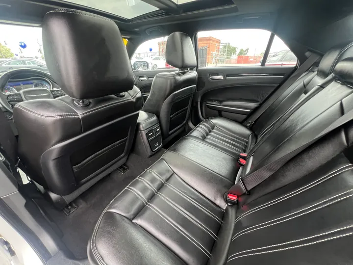 WHITE, 2022 CHRYSLER 300 Image 10