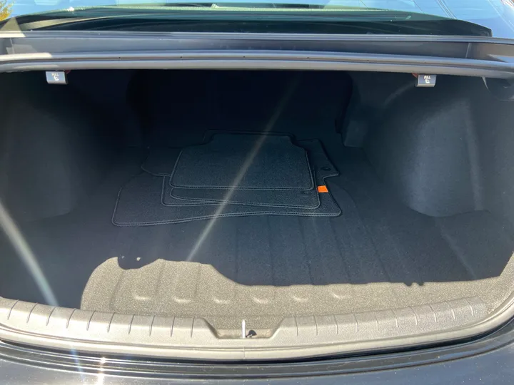 BLACK, 2022 KIA K5 Image 18