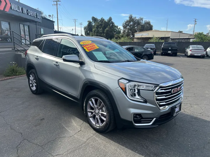 SILVER, 2023 GMC TERRAIN Image 4