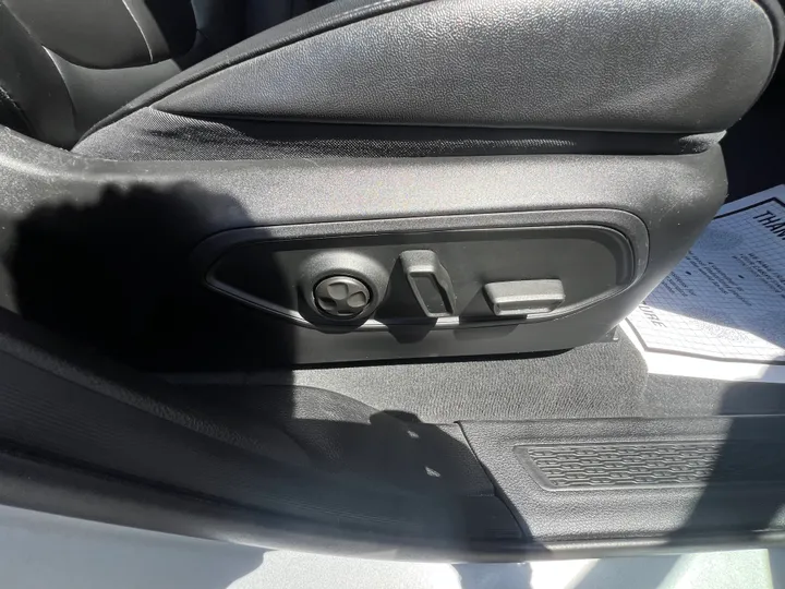 SILVER, 2023 JEEP GRAND CHEROKEE Image 9