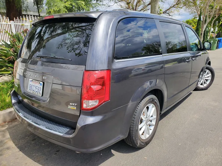 GREY, 2018 DODGE GRAND CARAVAN PASSENGER Image 2