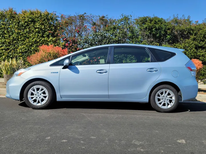 BLUE, 2012 TOYOTA PRIUS V Image 5