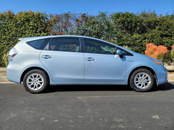 BLUE, 2012 TOYOTA PRIUS V Image 6