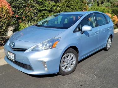 BLUE, 2012 TOYOTA PRIUS V Image 