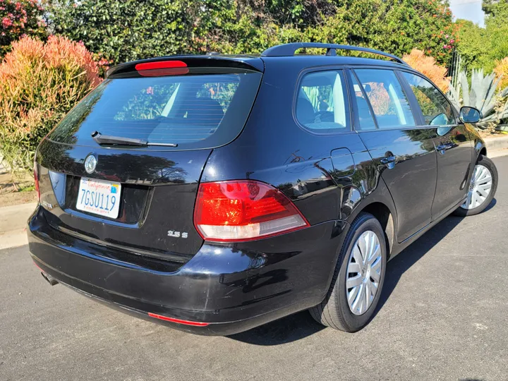 BLACK, 2013 VOLKSWAGEN JETTA SPORTWAGEN Image 2