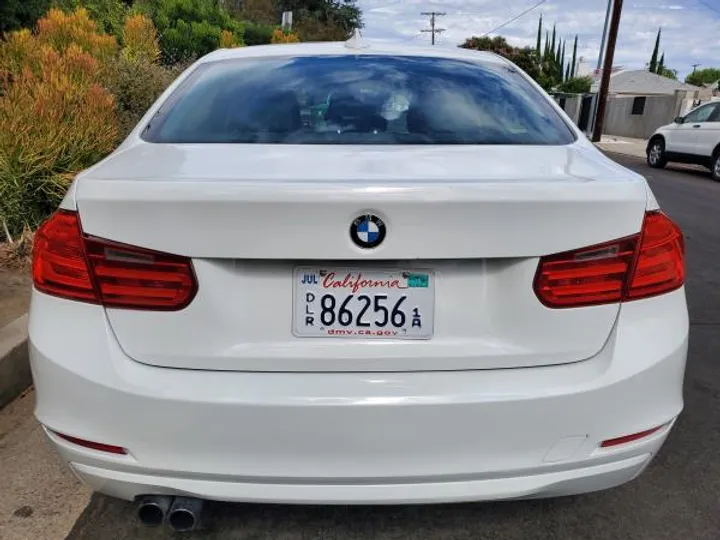 WHITE, 2013 BMW 3 SERIES Image 4