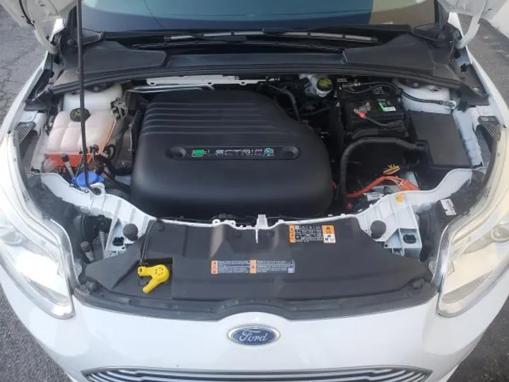 WHITE, 2014 FORD FOCUS ELECTRIC Image 19