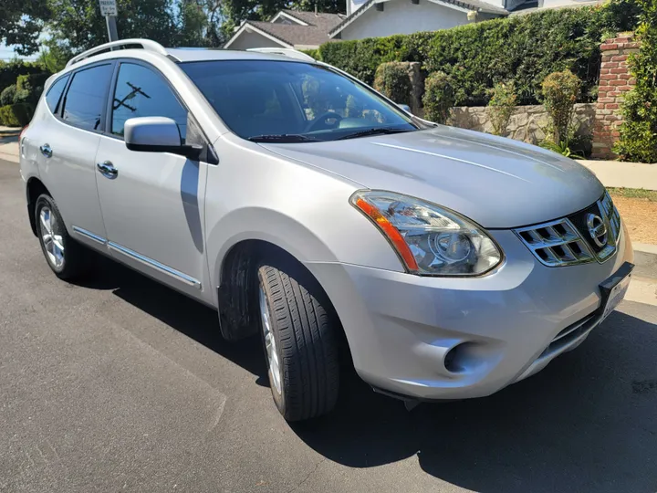 SILVER, 2012 NISSAN ROGUE Image 2