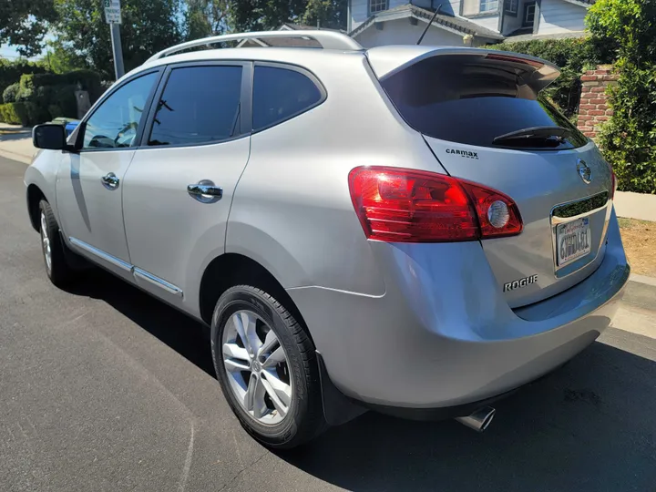 SILVER, 2012 NISSAN ROGUE Image 3