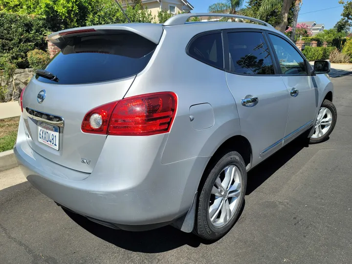 SILVER, 2012 NISSAN ROGUE Image 4