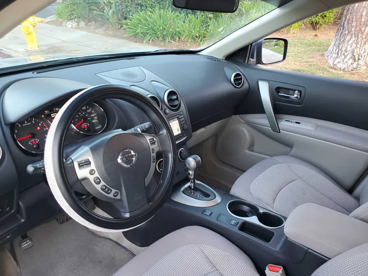 SILVER, 2012 NISSAN ROGUE Image 9