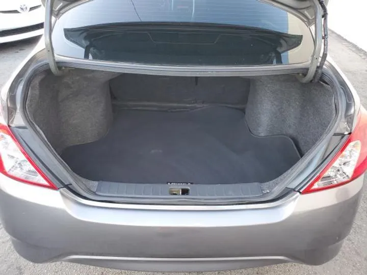 GRAY, 2015 NISSAN VERSA Image 19