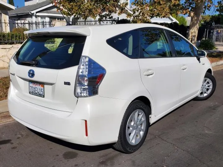 WHITE, 2013 TOYOTA PRIUS V Image 2