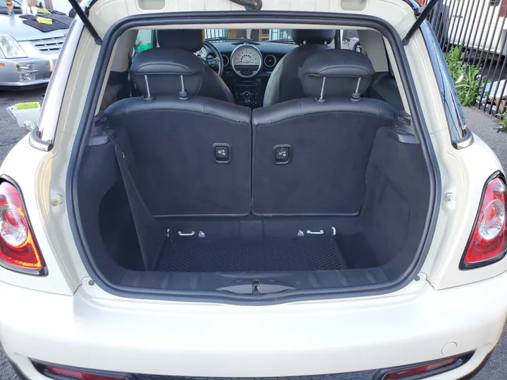 WHITE, 2013 MINI HARDTOP Image 18