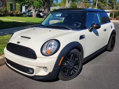 WHITE, 2013 MINI HARDTOP Image 4