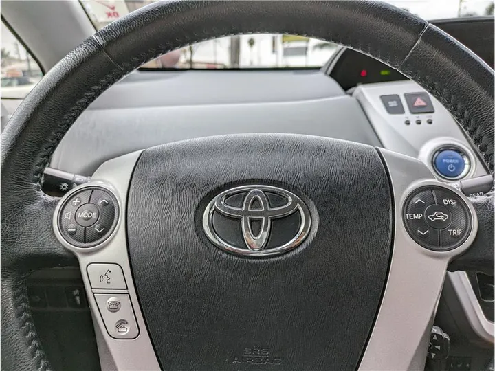 WHITE, 2014 TOYOTA PRIUS V Image 15