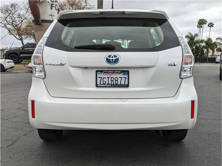 WHITE, 2014 TOYOTA PRIUS V Image 4