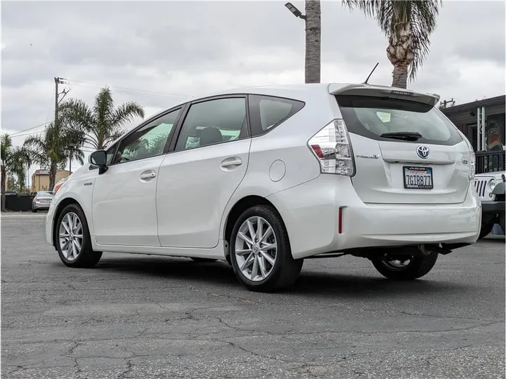 WHITE, 2014 TOYOTA PRIUS V Image 3