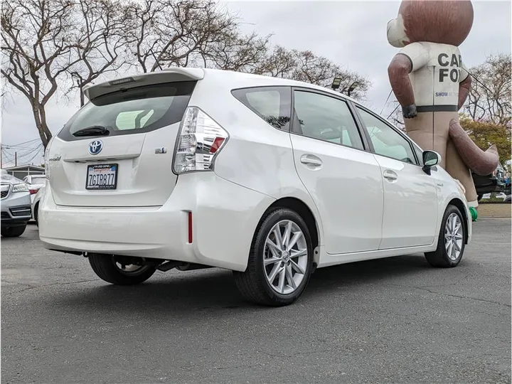 WHITE, 2014 TOYOTA PRIUS V Image 5