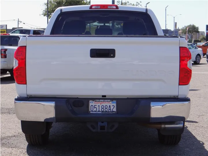 WHITE, 2016 TOYOTA TUNDRA CREWMAX Image 4