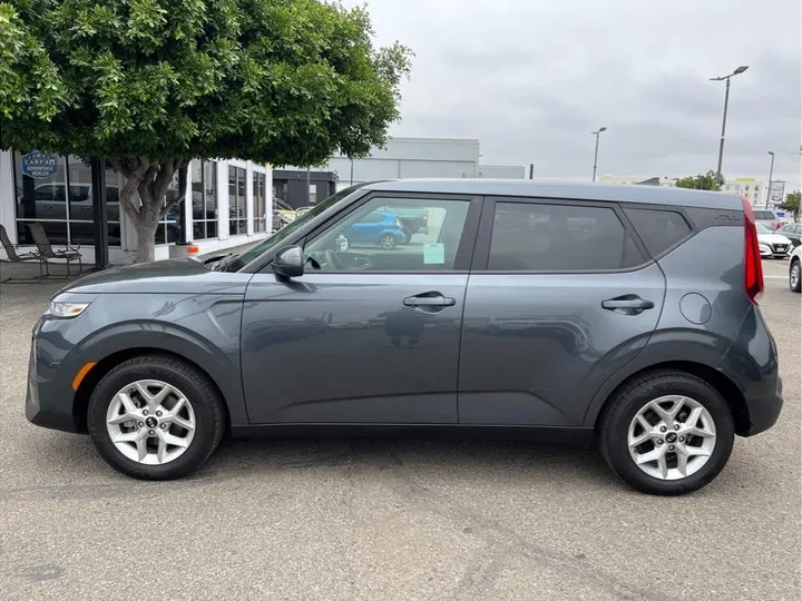 GRAY, 2021 KIA SOUL Image 2