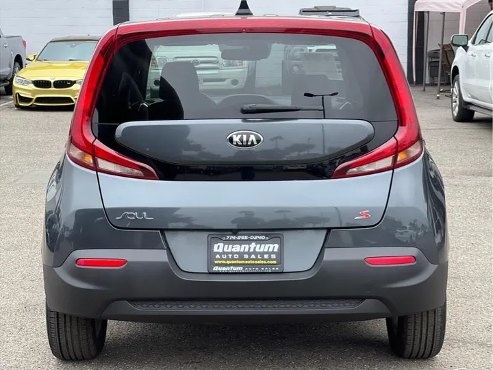 GRAY, 2021 KIA SOUL Image 4