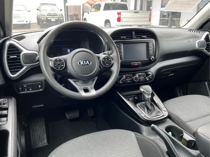 GRAY, 2021 KIA SOUL Image 15