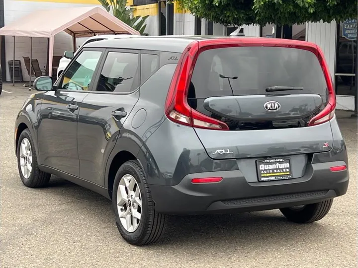 GRAY, 2021 KIA SOUL Image 3