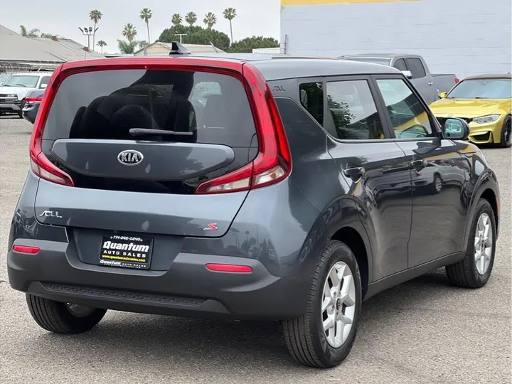 GRAY, 2021 KIA SOUL Image 5