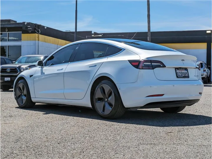 WHITE, 2018 TESLA MODEL 3 Image 3