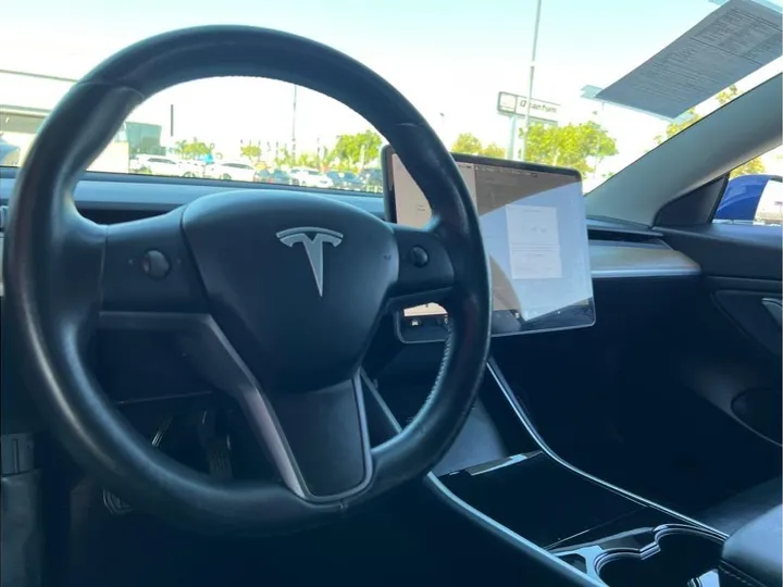 BLUE, 2019 TESLA MODEL 3 Image 15