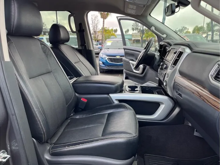 GRAY, 2017 NISSAN TITAN CREW CAB Image 12