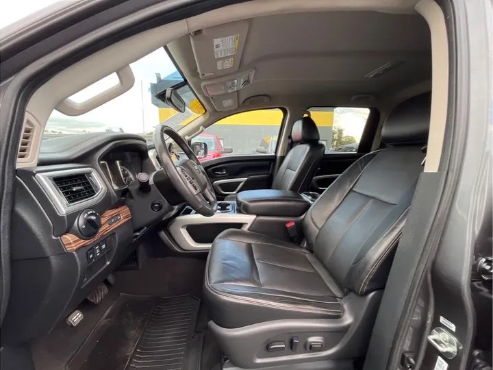 GRAY, 2017 NISSAN TITAN CREW CAB Image 9