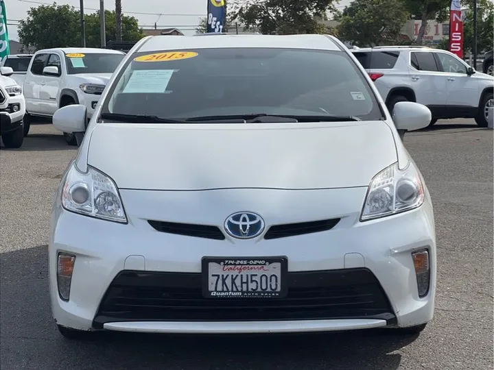 WHITE, 2015 TOYOTA PRIUS Image 8