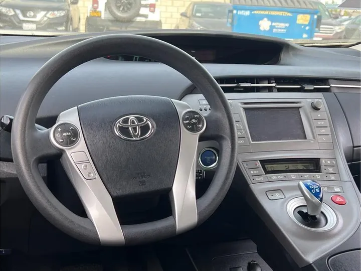 WHITE, 2015 TOYOTA PRIUS Image 15