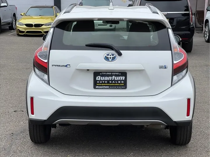 WHITE, 2019 TOYOTA PRIUS C Image 4