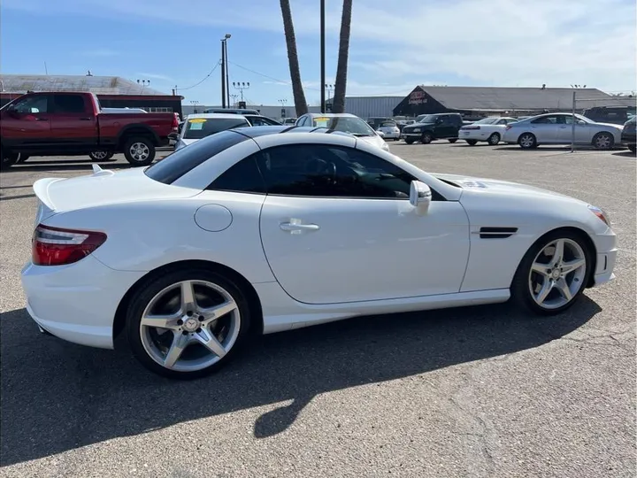 WHITE, 2016 MERCEDES-BENZ SLK Image 6