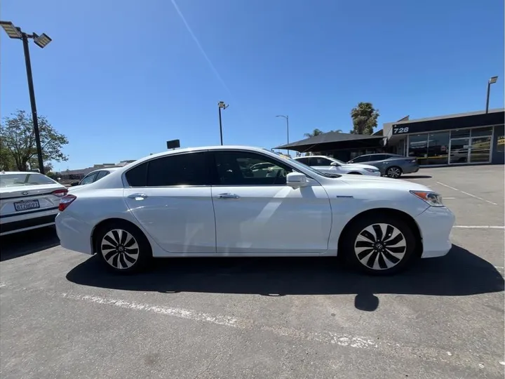 WHITE, 2017 HONDA ACCORD HYBRID Image 4