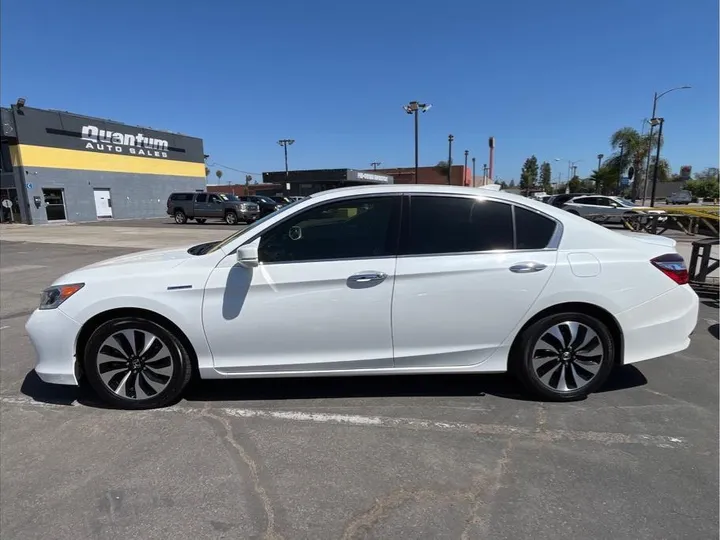 WHITE, 2017 HONDA ACCORD HYBRID Image 8