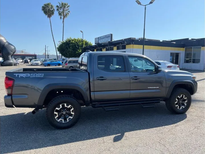 GRAY, 2018 TOYOTA TACOMA DOUBLE CAB Image 6