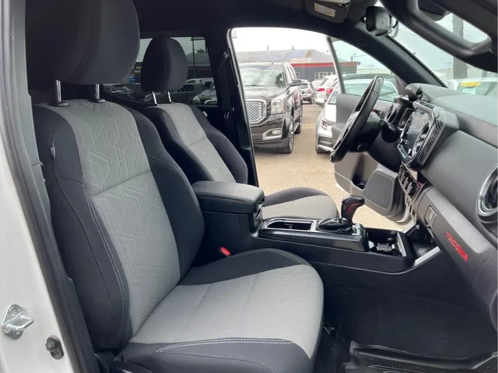 WHITE, 2021 TOYOTA TACOMA DOUBLE CAB Image 14